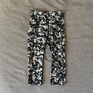 Lululemon Speed Up Crop 21" size 6